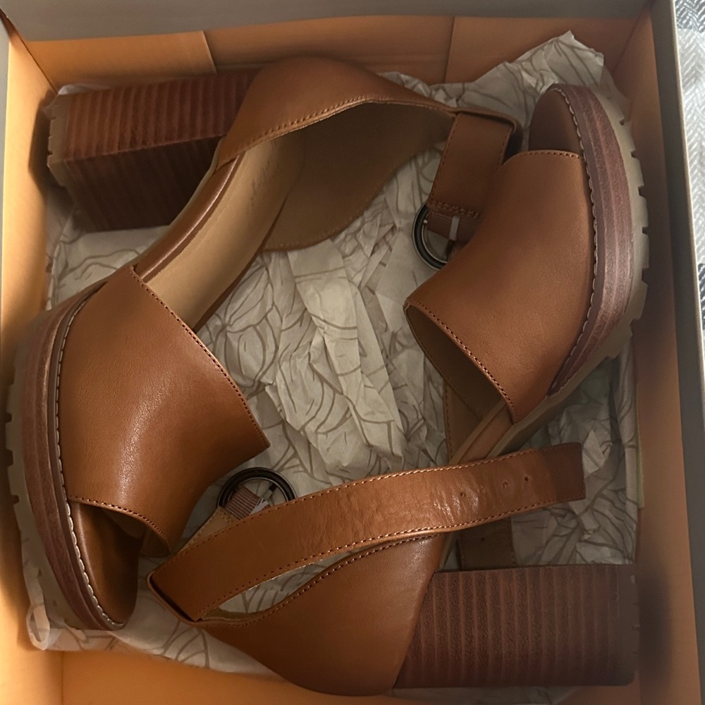 Crown Vintage Brown Platform Sandals